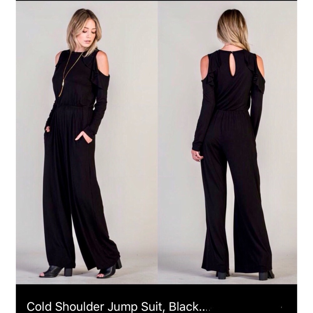 💫Black Size Large Cold Shoulder Jump Suit!